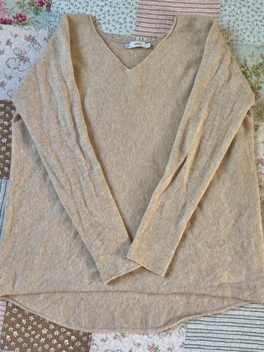 Vince cream/tan 100% cashmere v-neck pullover oversized sweater